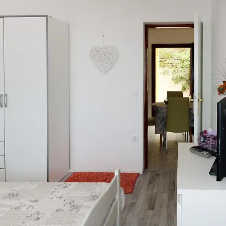 Lägenhet Borovina-1 By Interhome Prigradica